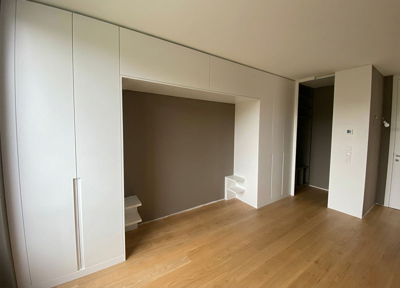 Placards encastrés sol-plafond — finition blanche