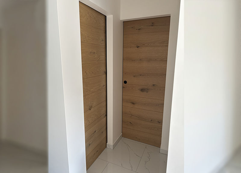 Pose de portes intérieures en chêne naturel
